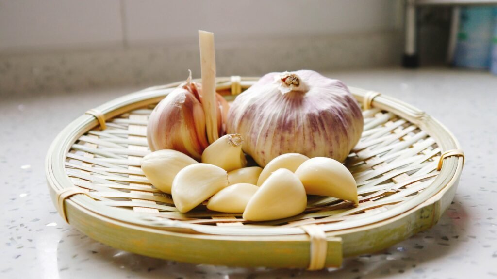 garlic benefits skin